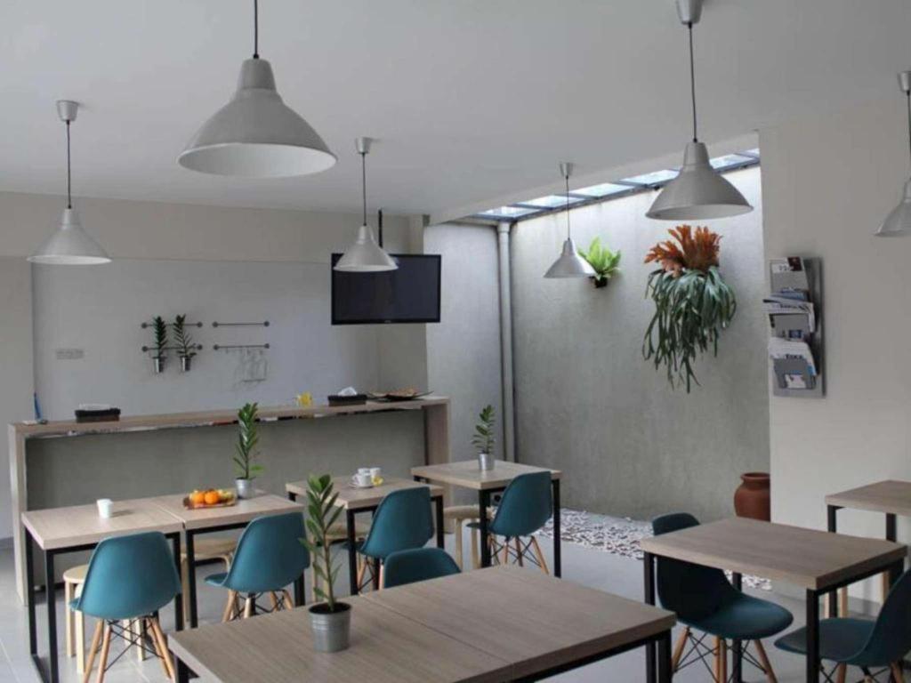 Casa Living Setiabudi Джакарта Экстерьер фото